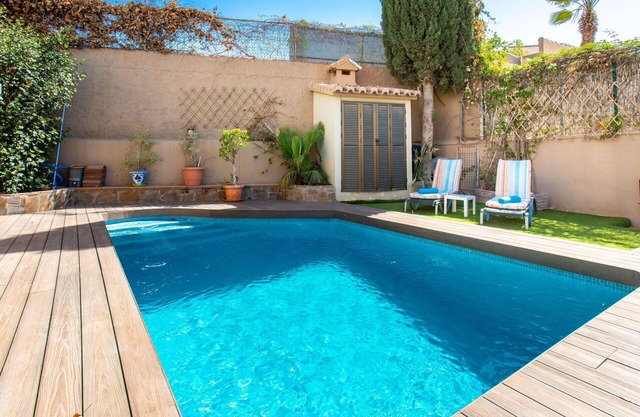 Belle maison de vacances pour 6 personnes avec climatisation, piscine privée, WIFI, TV et patio