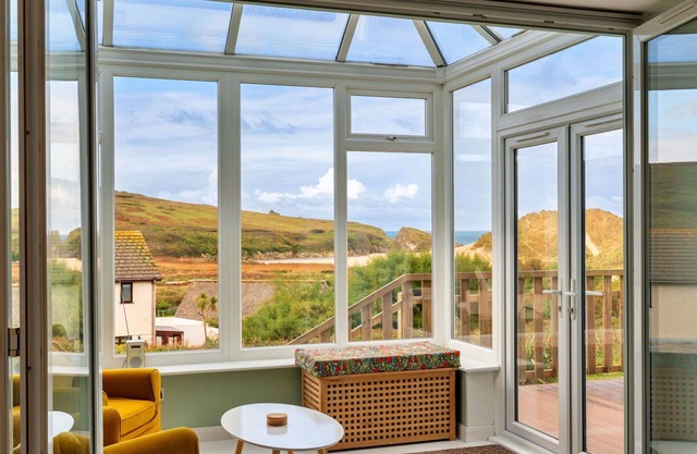 Stunning villa for 6 guests with WIFI, terrace, pets allowed and parking