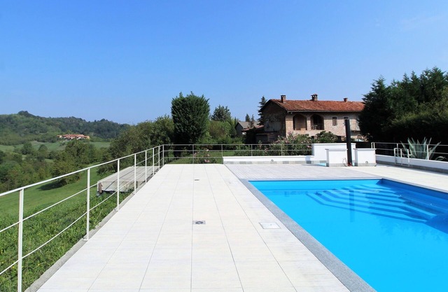 Belle maison de vacances avec piscine privée, WIFI, TV, véranda, vue panoramique et parking