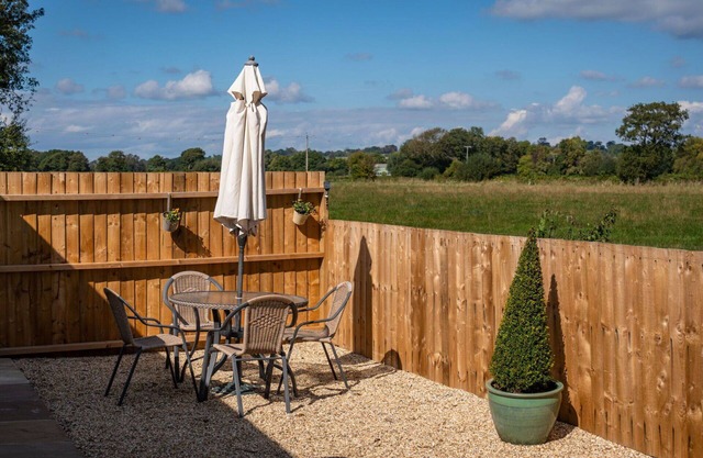 Stunning villa for 4 guests with WIFI, TV and parking