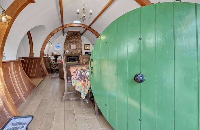 Stunning villa for 4 people with WIFI, pets allowed and parking