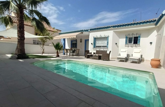 Stunning Villa in Aguadulce 400m², Private Pool, 800m From the Beach