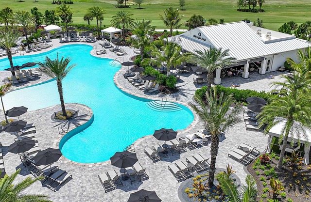 Stunning Villa located in Azario in Lakewood Ranch