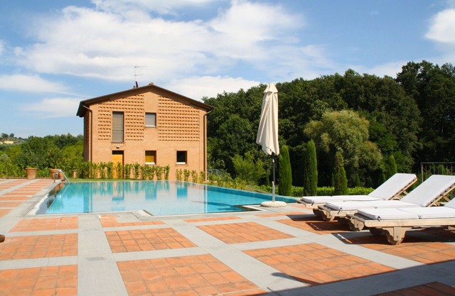 Belle maison de vacances avec piscine privée, WIFI, TV, patio, vue panoramique, près de Lucques