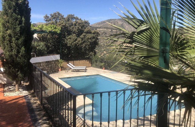 Superbe villa avec piscine privée et vue sur la montagne