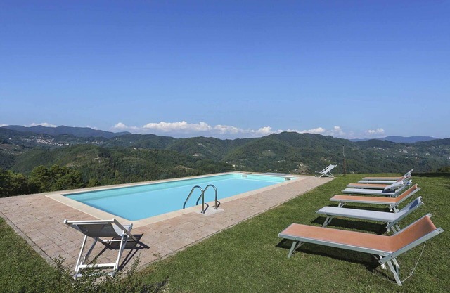 Maison de vacances avec piscine privée, WIFI, TV, véranda, vue panoramique, près de Lucques