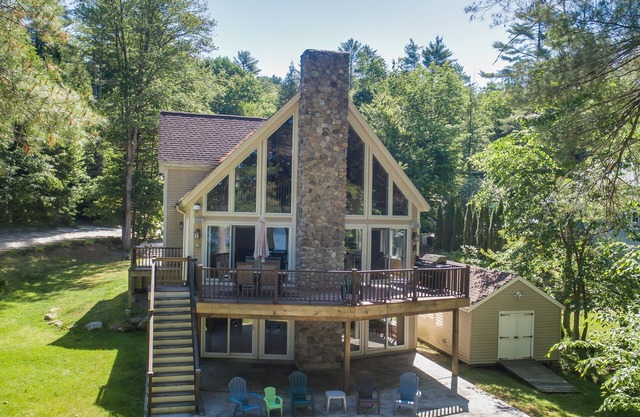 The Chalet ~ Maison de vacances familiale au bord de l'eau sur le lac Sebago