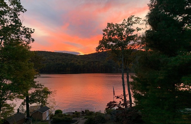 Superbe maison au bord du lac avec une vue imprenable