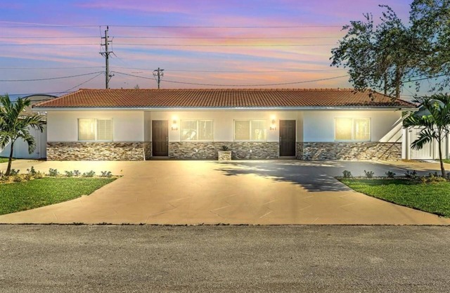 Stunningly Remodeled 3-Bedroom Retreat in Prime East Boca Raton Location!