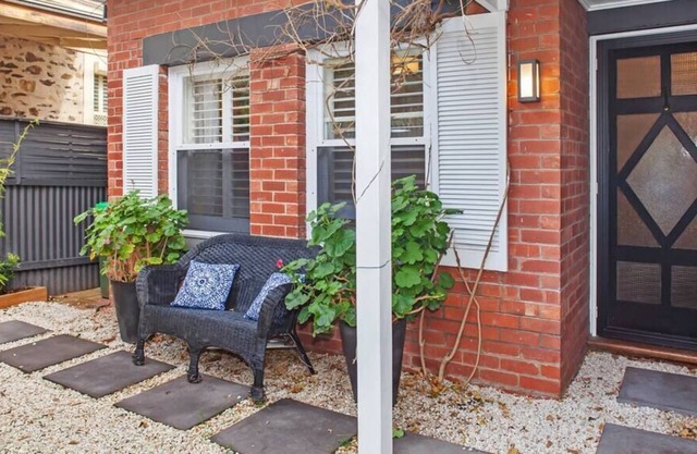 Stureca Cottage City Fringe, Sleeps 4, Wifi