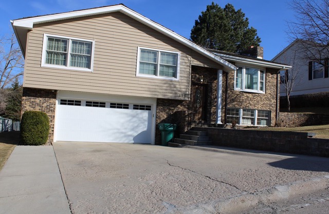 Sturgis Luxury: 4-Bedroom Oasis with 3 King Beds in a Charming Neighborhood