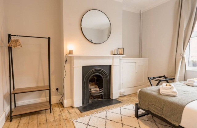 Stylish 3 bed home near central Chester - sleeps 6