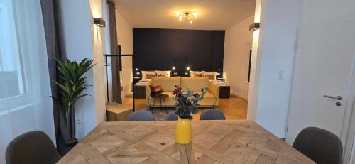 Stylisches Altbau-Loft nahe Bielefeld Hbf mit Outdoor-Oase