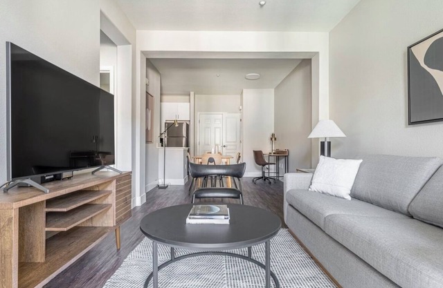 Stylish 1 bed 1 bath apartment- 10 mins from the bay