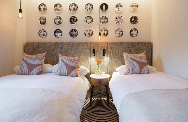 Design-Led Apt with Free Parking, near Tube & M25, 30 Mins to London – Sleeps 3