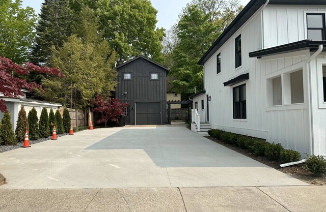 Stylish 1-bedroom Suite in Downtown Saugatuck