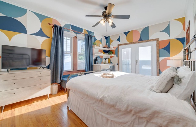 Stylish 1-Bedroom with King Bed, Kitchenette, & Washer/Dryer!