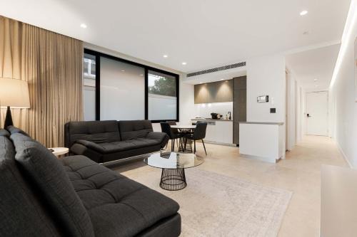 Stylish 1BR Apartment with Balcony near Coogee Beach