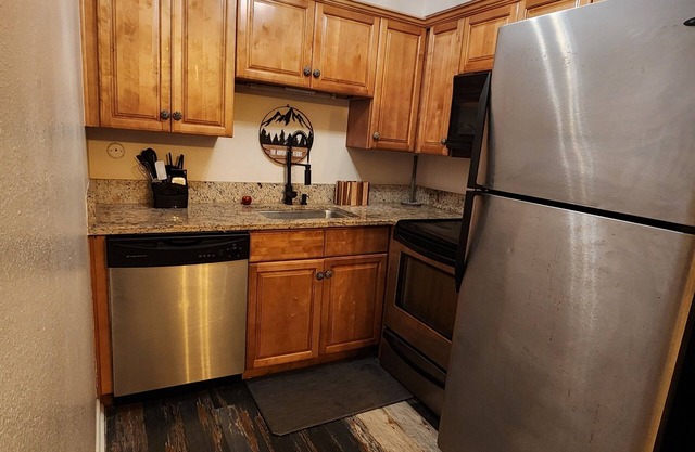 Stylish 1BR Condo w/Fireplace in South Tampa