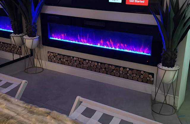Stylish 1BR Getaway, Jacuzzi, Fireplace, Gym and AC