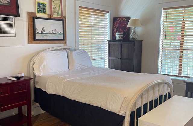 Tiny House Summary: W