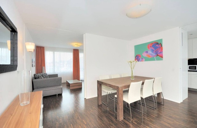 Stylish 1BR near lake and Opera (Flower 52)