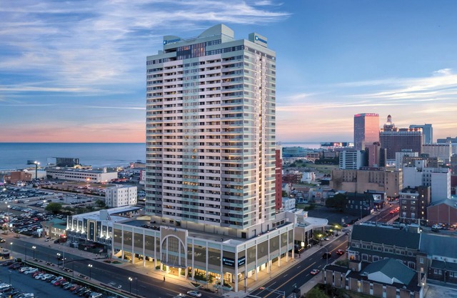 Élégante suite 1BR avec cuisine complète, piscine et spa du complexe hôtelier - 1 pâté de maisons jusqu'à la promenade