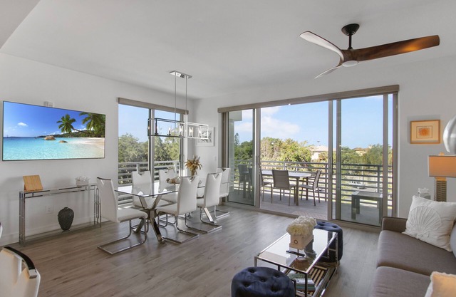 Stylish 2/2 Condo Pool View w/ 2 terraces 4th Floor
