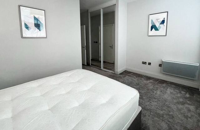 Stylish 2 Bed Apartment in Tower Building Liverpool