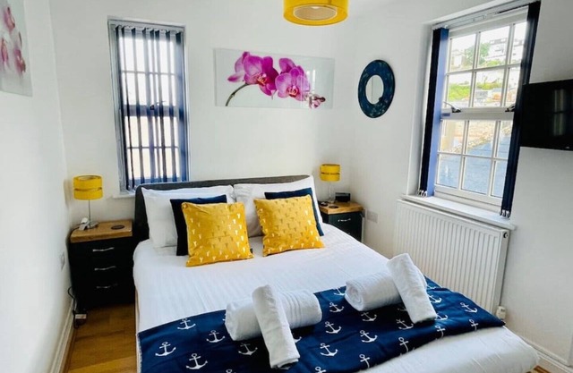 Stylish 2 bed apartment in the heart of Brixham