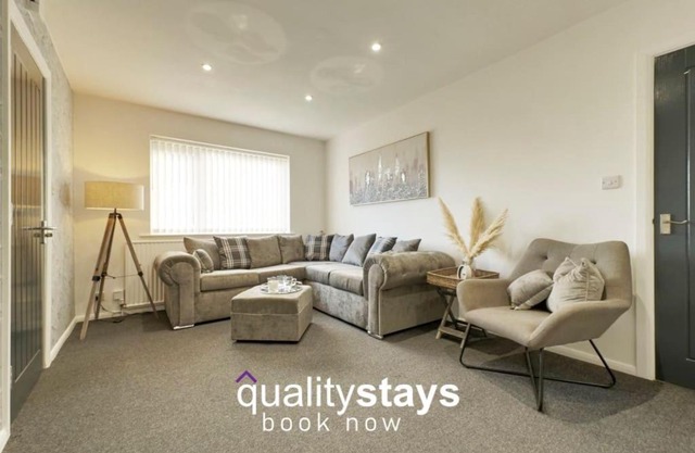 Stylish 2 bed flat near Alton Towers