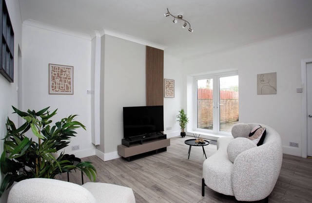 Stylish 2 bed home WIFI Smart Tv