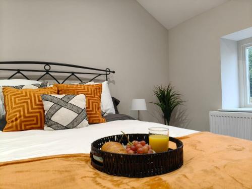 Stylish 2-Bed Home Near A11