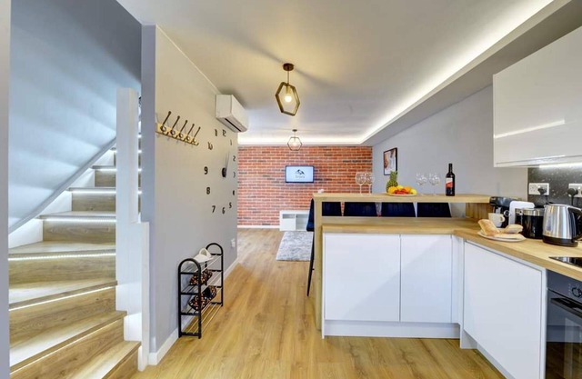Stylish 2 bed House With Parking in Rugby