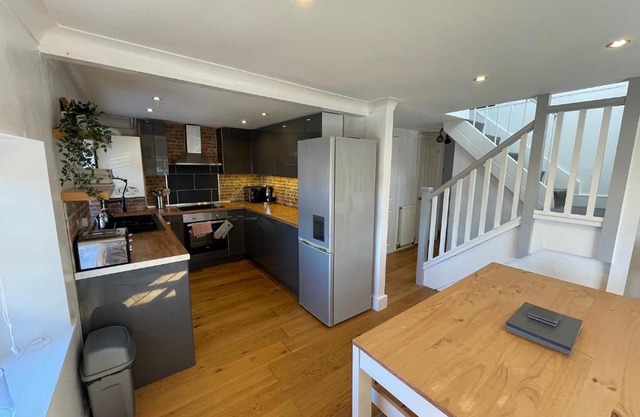 Stylish 2 bedroom apartment close to beaches