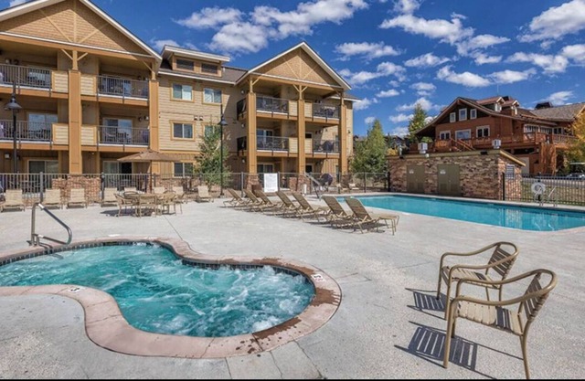 Stylish 2 Bedroom Deluxe in the Rocky Mountains