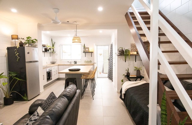 Stylish 2 bedroom townhouse in quiet location