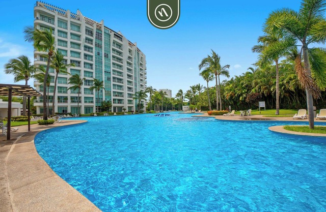Stylish 2 BR Condo - Pools - Golf - Membership