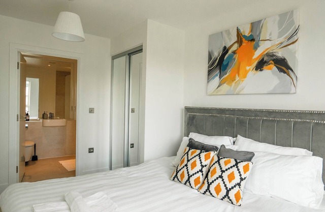 Stylish 2BDR w/Free Parking & Balcony near Wembley