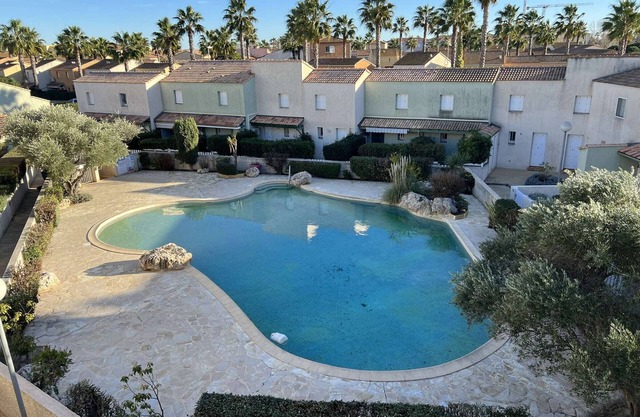 Appartement T3 avec Piscine, Clim, Terrasse, Parking Privé – À 600m de la Plage, 6 Pers.