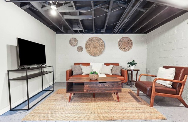 Stylish - 2BR - Bates-Hendricks - Near Downtown