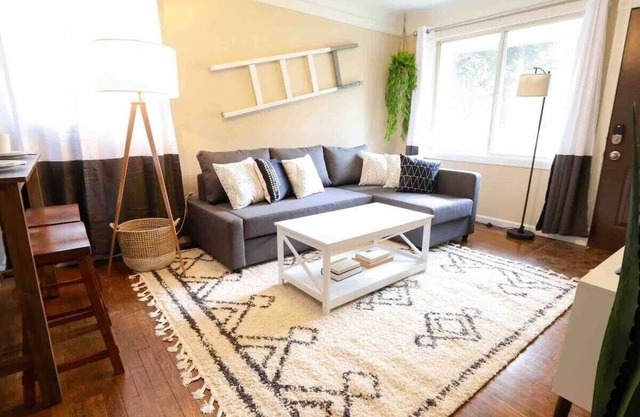 Stylish 2BR Home in Ferndale