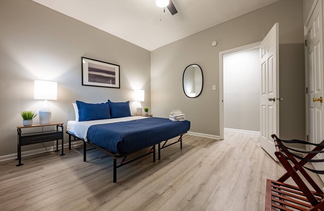 5 Mins to Downtown, Balcony, Free Parking