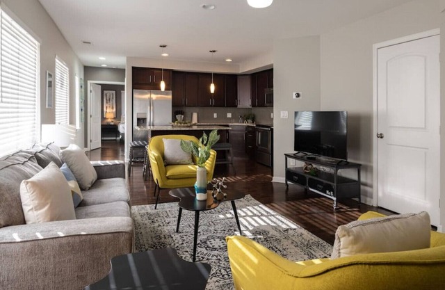 Stylish 2BR near it all