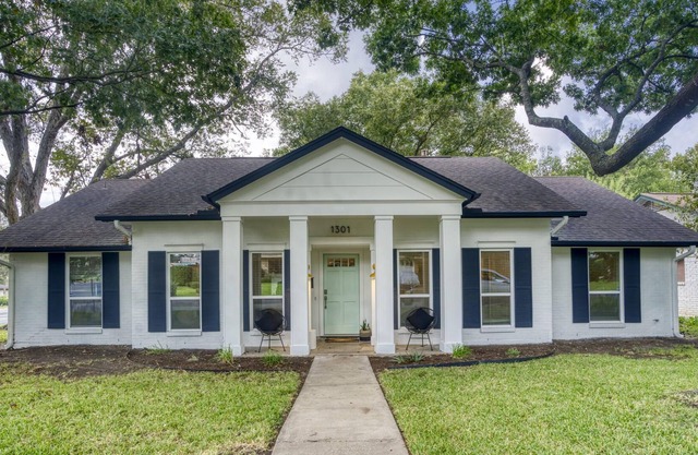 ★ Stylish 4BR Ranch in N. Central Austin ★ Parking
