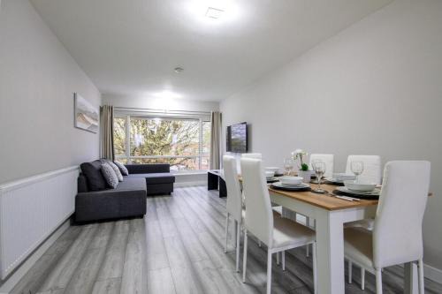 Stylish 2BR Retreat - Near Station, Free Parking