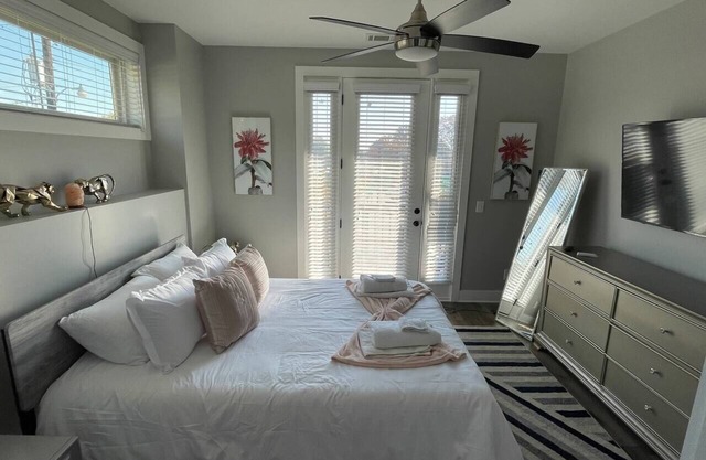 Stylish 2BR Retreat w/ Balcony in Secure Complex