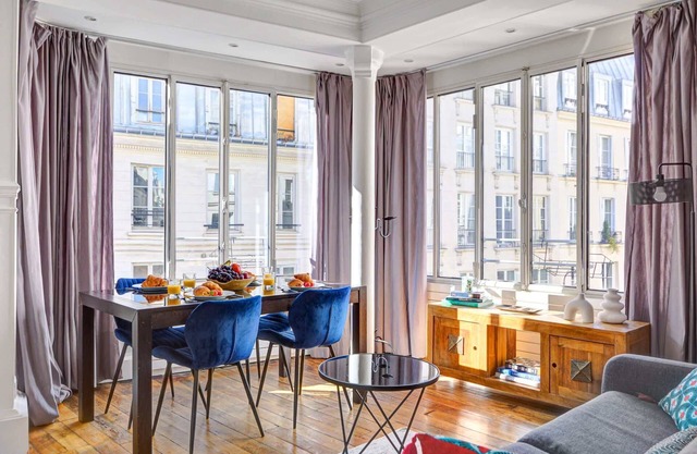 Joli Appartement Louvre - Rue Saint Honoré: Vivez l'Art et l'Élégance de Paris