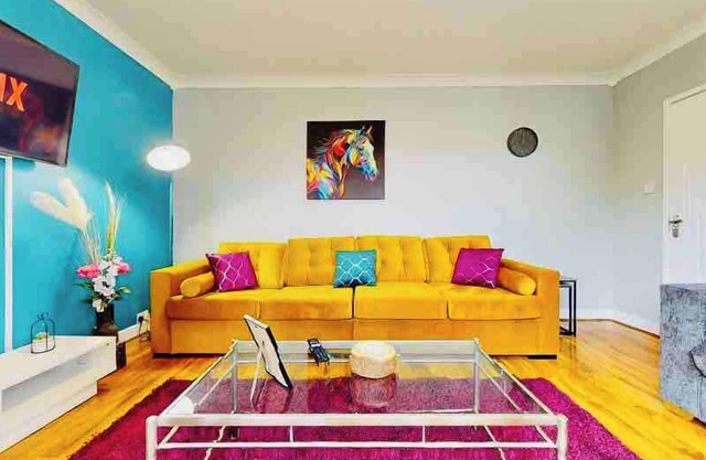 Stylish 3 Bed Contractor Bungalow | WiFi | Parking