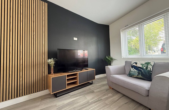 Stylish 3-Bed Executive Home Chislehurst, BR7